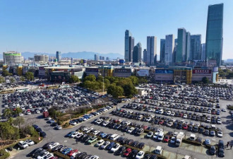 “关税调一次，我们价格改一次”！义乌老板提前备货，转战欧洲市场