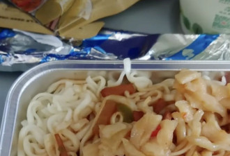2500块的“硬座飞机”，背刺多少中产？