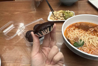 不吃外卖的打工人，排队去寺庙买斋饭