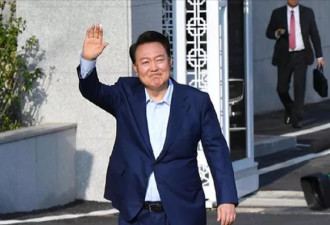 尹锡悦搬离总统府，金建希“硅胶脸”肿似馒头