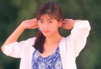 性感女星因戏苦恋李连杰多年 如今52岁貌美单身