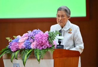 诗琳通公主访问完北师大又去北大！还亲自写毛笔字，穿刺绣裙优雅