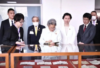 诗琳通公主访问完北师大又去北大！还亲自写毛笔字，穿刺绣裙优雅