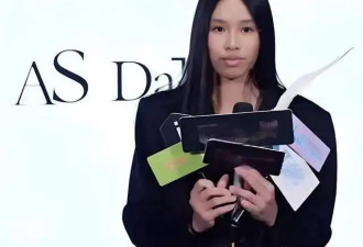 张庭15岁女儿长大颜值蜕变，长成高级脸T台走秀，气质真有模特范