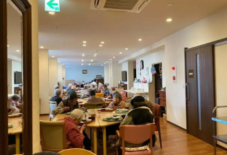 为了永居身份，中国90后在日本伺候老人