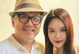 成龙大哥搂美女合影庆生，白发胡子抢镜素颜状态真实，71岁仍然意气风发