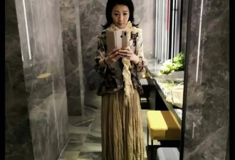 香港知名女星颜值回春，爱上同性名媛引热议