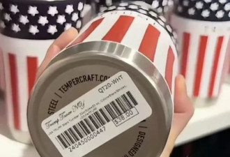 特朗普纪念品用贴纸遮“中国制造”，336元帽子暴利