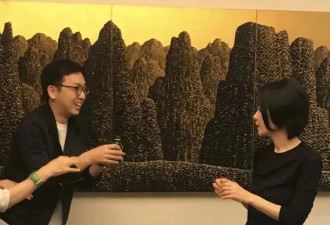 55岁王菲与59岁刘嘉玲在豪宅聚会，素颜穿一身黑出镜，美得似少女