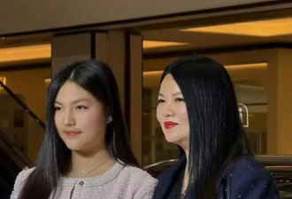 李湘深夜陪女拍杂志，连发三条王诗龄红唇大波浪