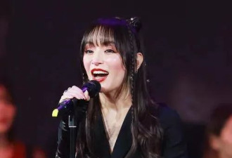 46岁滨崎步穿黑色蕾丝露纤细小蛮腰！网友：她辣到犯规