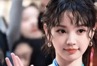 田曦薇像是穿了条丝巾就出门了！昔日甜美女孩太性感火辣