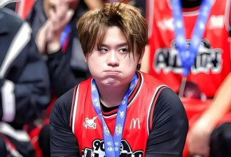 王晶炮轰完香港“顶流”姜涛！再骂萧若元贱到...