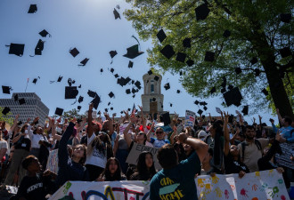 大学读什么最保险？5个专业不怕被AI抢饭碗