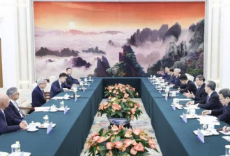 形势危如累卵，万众瞩目贵宾突访北京