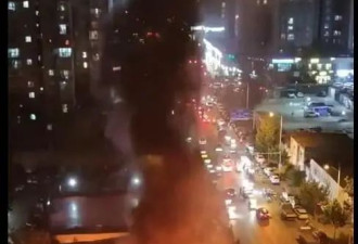 郑州街头疑烧烤店发生连续爆炸,居民:以为是打雷
