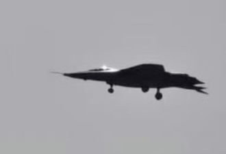 中国新一代无尾翼隐形战机J-50座舱罩设计首曝光
