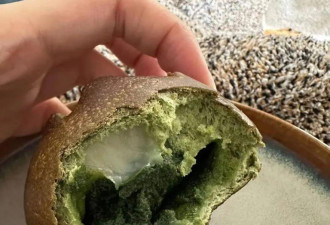 疯抢贵价面包 她买3个冰箱囤货