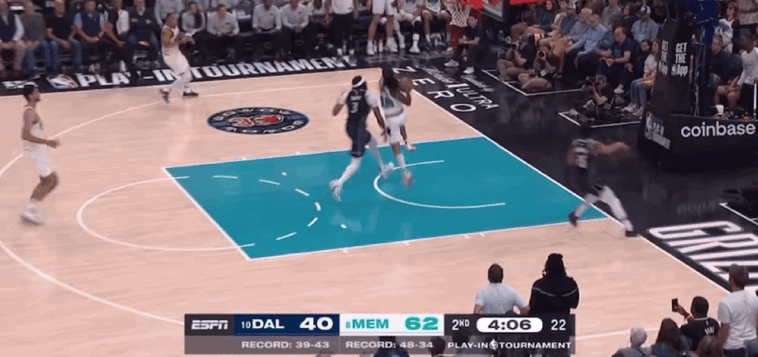 NBA附加赛 灰熊大胜独行侠
