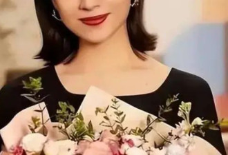 44岁董洁晒15岁儿子生日近照，震惊全网：咋成了这样……