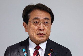 在飞机上才得知川普要亲自上场