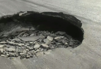 中国一国道疑偷工减料 路基塌陷 4车追撞2人死
