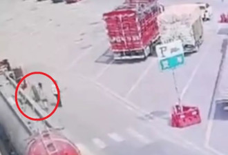 中国高速路：轮胎脱落滚1公里 在服务区撞死女子