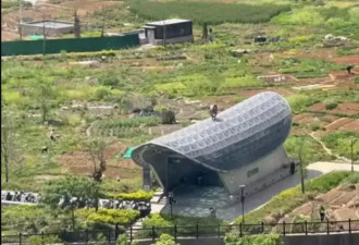 地铁站盖成“棺材造型” 惨遭网友群嘲