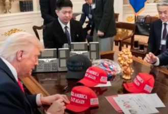 日本代表与川普互赠礼物 结果都是Made in China