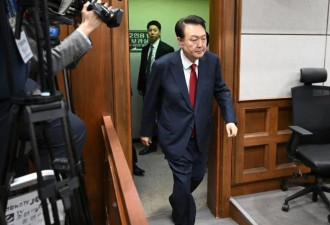尹锡悦出庭受审画面首度公开