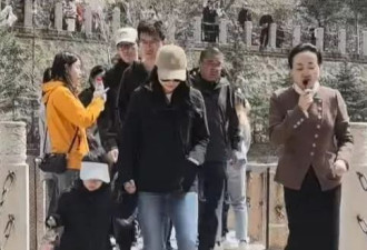 郭晶晶全家山西旅游，霍中曦牵着爷爷的手