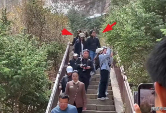 郭晶晶全家山西旅游，霍中曦牵着爷爷的手