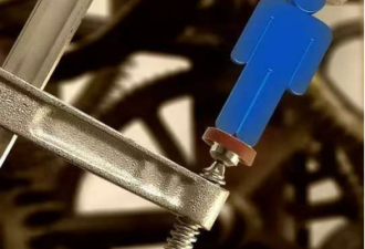 层层克扣工资 学校中介联手分成 早该刹车了