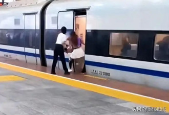 朋友还没上 女子“伸腿拦高铁” 官方介入 女子身份被扒