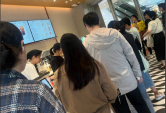 中国各地星巴克突然排起了长队…