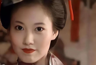 她是靳东"亲妹妹",出道25年零绯闻,跟女儿同台演戏