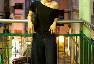 港风美女张婧仪，清冷又明艳的气质独一份，私服氛围感更到位！