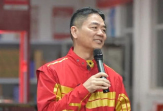 刘强东送餐后敬酒来者不拒 承诺5险1金 退休月领5000