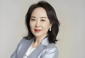 关税战中，美国人因何为她“疯狂”？
