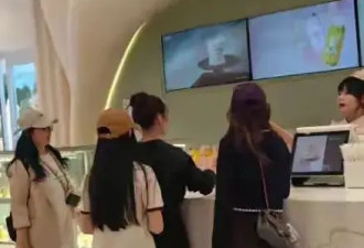 大S女儿回北京首露面，戴鸭舌帽长发及腰....