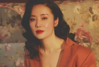 她颜值不输章子怡，46岁单身却活成人生赢家