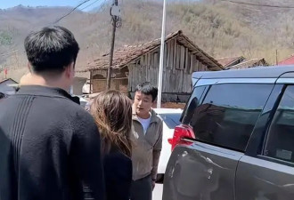 46岁佟大为回村参加婚礼，穿着土气被嘲像农民工，皮肤松弛显老态