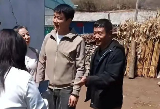 46岁佟大为回村参加婚礼，穿着土气被嘲像农民工，皮肤松弛显老态