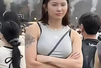 吴艳妮成都音乐节被偶遇,大腿健壮引关注,全身名牌