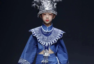 “贵州村T”在时装周火了！这个官媒力捧的民族品牌，出圈方式太燃了！