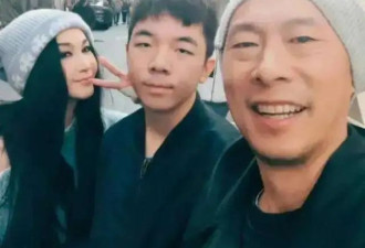 59岁温碧霞脸部变肿了!曾是性感妩媚的"火玫瑰"