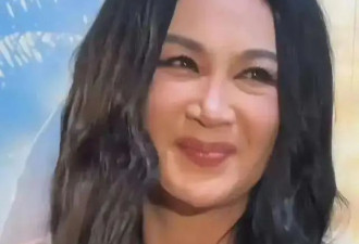 59岁温碧霞脸部变肿了!曾是性感妩媚的"火玫瑰"