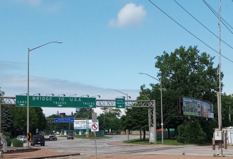 安省边境涌现抢购潮！华裔一家冲刺"末班车"：涨价前最后机会