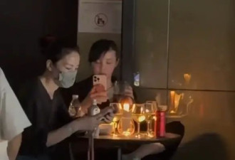 王菲惊喜现身男友谢霆锋演唱会！戴口罩穿搭休闲很低调