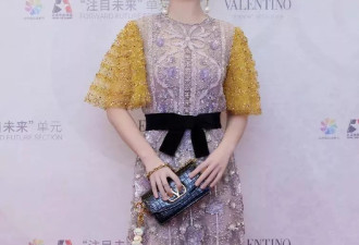 杨紫最新露面整感太强，网友感叹医美无底洞